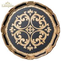 Assiette de présentation réutilisable en plastique bicolore noir et or, motif floral sculpté, pour décoration de table de luxe