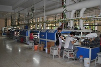 Machine automatique de pliage de semelles thermo-cimentées
