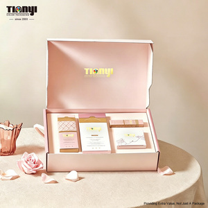 Caja de Regalo Cosmética <span class=keywords><strong>Rosa</strong></span> de Lujo con Asa de Listón, Caja de Envío Personalizada con Tapa Abatible para Cuidado de la Piel, Esmalte de <span class=keywords><strong>Uñas</strong></span> y Regalos para Damas de Honor - Product Image 1