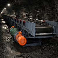 Bande transporteuse à roulement fluide pour applications minières avec alignement de précision et transmission de vibrations minimale