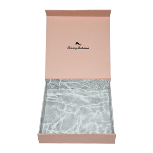 Boîte d'emballage pliable personnalisée rose mat pour maillots de bain, recyclable, avec fermeture magnétique et motif ondulé en relief - Product Image 2