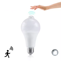 Huirong Sensor de movimiento Luz A60 5W E27 B22 Base 170-265V 2700K 4000K 6500K Luz inteligente Encendido/apagado automático PIR Sensor infrarrojo Bombilla LED