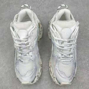 รองเท้าวิ่งผู้ชายรุ่นหรูหรา ปี 2026 รุ่น Track 3.0 ไฟ LED ส่องสว่าง น้ำหนักเบา ระบายอากาศได้ดี รองเท้ากีฬา รองเท้าเดินกลางคืนแบบเรืองแสง - Product Image 4