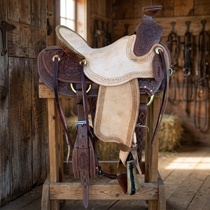 Selle de course en cuir de buffle BS International de qualité supérieure, design gravé sur bois, selle anglaise durable, selle de cheval antique - Product Image 1