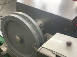 Nouvelle machine automatique multifonctionnelle 220V pour la fabrication de boules de dattes, production de dattes fourrées de qualité supérieure, en acier inoxydable 304 de haute qualité - Product Image 3