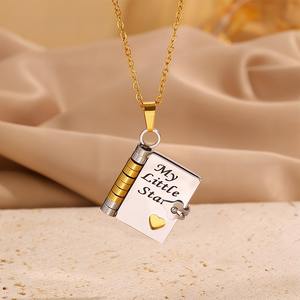 Cadeau Famille Fils Fille <span class=keywords><strong>Livre</strong></span> Plaqué Or 18K Acier Inoxydable Charm Pendant Open Locket Book Custom Graved Necklace for Gifts - Product Image 2