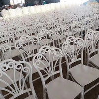 Chaise de salle à manger Louis Ghost moderne en plastique, empilable, durable et pliable, idéale pour les événements, mariages, hôtels et banquets - Vente en gros usine