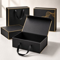 Boîte cadeau rigide pliante en papier de luxe avec logo personnalisé, grande, noire et dorée, avec aimant et poignée en ruban