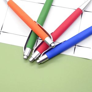 Stylos à bille classiques écologiques personnalisés en plastique à bas prix pour hôtels, promotionnels, cadeaux d'affaires, impression sérigraphique - Product Image 4