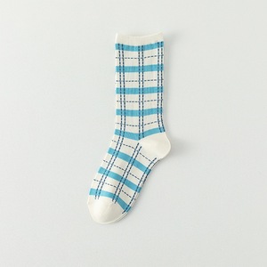 Chaussettes en coton fines rayées printemps-automne pour femmes, style coréen, mi-mollet, motif ours, tendance Ins, style universitaire, décontractées, motif dessin animé, vente en gros - Product Image 3