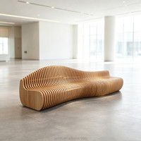 Banc modulaire Y503 en contreplaqué ondulé, attrayant et combinable, pour sièges publics superposés dans les halls de musées et les jardins urbains extérieurs