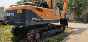 รถขุดไฮดรอลิกขนาดใหญ่ Hyundai 220LC-9S 20 ตัน มือสอง สภาพดี พร้อมบุ้งกี๋ขนาด 1.15 เมตร กำลัง 110 กิโลวัตต์ - Product Image 5