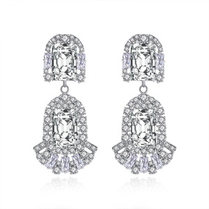 Orecchini Pendenti Vintage Stile Palazzo con Zirconi Verde Smeraldo, Gioielli di Lusso Retrò per Donne, Eleganti Orecchini alla Moda - Product Image 4