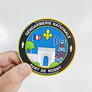 Écussons en PVC souple en polyvinyle chloride avec logo de marque de vêtements et de chapeaux personnalisés CCH - Product Image 2