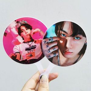 พัดพลาสติกใสแบบมีรูปภาพพิมพ์ลายโฮโลแกรมสไตล์เคป๊อปขนาดเล็ก - Product Image 1