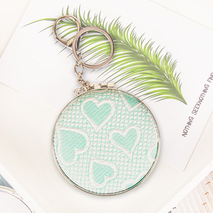 Miroir de poche rond mini personnalisé avec logo imprimé, vert sauge, en forme de cœur, avec porte-clés et fermoir doré brillant, double verre, breloque de sac à main, vente en gros - Product Image 1