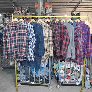 Camicie da Uomo Usate in Stock, T-shirt Casual a Quadri per Uomo, <span class=keywords><strong>Abbigliamento</strong></span> Maschile <span class=keywords><strong>di</strong></span> Seconda Mano per Rivendita - Product Image 1