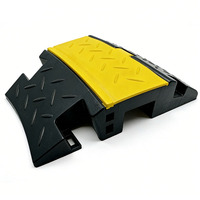 Protector de Cables de Seguridad de Caucho Reciclado Holst Andersen, Reductor de Velocidad, OEM ODM, Impermeable, Duradero, Instalación Fija a 30 Grados, Personalizado