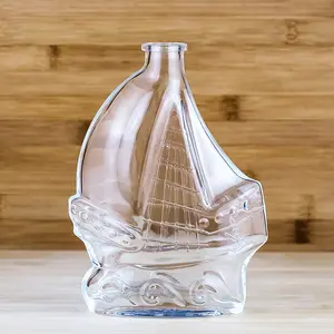 Özel yapılmış benzersiz yelkenli tekne şekilli 500ml cam şarap şişeleri