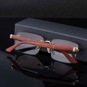 Gafas de Sol Partagas al por Mayor, Diseño Retro, Logotipo Personalizado, Sin Montura, Fotocromáticas, Patillas con Efecto Madera, Protección UV400 para Hombre - Product Image 4