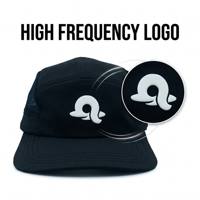 Casquette de campinguriste personnalisée à 6 panneaux, visière plate, en polyester respirant avec dos en maille, logo haute fréquence, boucle latérale réglable
