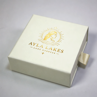 Boîte à bijoux coulissante de luxe en papier avec logo personnalisé, dorure à chaud, faible MOQ, emballage cadeau compact avec ruban pour bagues et colliers