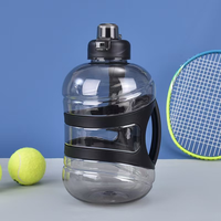 Bouteille d'eau de sport grande capacité anti-fuite pour hommes et femmes, design minimaliste moderne, avec paille, élégante, en plastique, pour usage domestique
