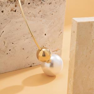 Vente en gros personnalisé <span class=keywords><strong>collier</strong></span> cercle en métal simple asymétrique simulation perle argent or <span class=keywords><strong>collier</strong></span> de perles rondes cadeaux <span class=keywords><strong>pour</strong></span> les femmes - Product Image 5