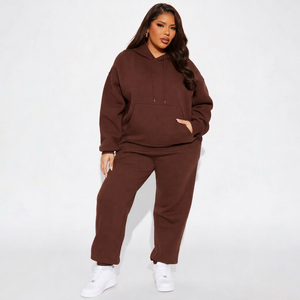 Ensemble survêtement décontracté deux pièces pour femme grande taille : sweat à capuche marron et pantalon de jogging ample - Product Image 1