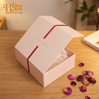Boîte cadeau rigide rose personnalisée avec couvercle et base à bord noir, logo estampé à chaud, emballage cadeau pour bijoux et cosmétiques