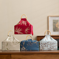 Sac cadeau de luxe en satin brodé de bambou avec poignée et pompon pour l'emballage de cadeaux du Ramadan et du Nouvel An chinois