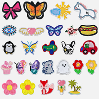Nouveaux patchs thermocollants et à coudre en broderie de dessins animés (papillon, fleur, licorne, nœud) pour chapeaux et sacs