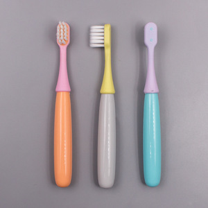 Brosse à dents pour enfants, manche bicolore, poils en nylon doux, 13.1cm, pour l'hygiène buccale, usage domestique - Product Image 4
