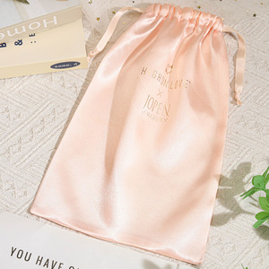 Bolsa de Satén con Cordón y Logotipo Personalizado, Diseño Nuevo y Brillante, Impresión Serigrafiada, Ideal para Regalos y Compras, Excelente Relación Calidad-Precio - Product Image 4