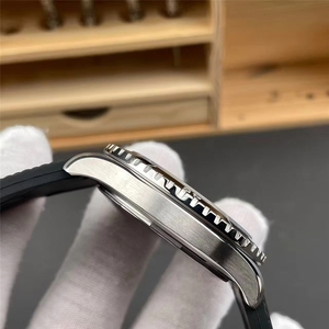 นาฬิกาข้อมือสแตนเลสสตีลแบบอัตโนมัติพร้อมโลโก้สั่งทำพิเศษ - กันน้ำ หรูหรา สปอร์ต ดีไซน์นักดำน้ำ พร้อมปฏิทินและคุณภาพสูง - Product Image 5