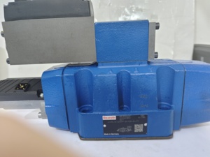 Válvula Direccional Proporcional 0811404207 4WRL16V200M-3X/G24Z4/M 0811404207 4WRL16V200M-3X/G24Z4/M Válvula Direccional Proporcional 0811404207 - Product Image 1