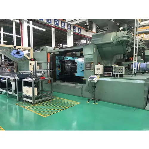 उच्च गुणवत्ता इस्तेमाल किया जापान तोशिबा 3000ton इलेक्ट्रिक प्लास्टिक इंजेक्शन मोल्डिंग मशीन के लिए बिक्री