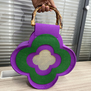 Flower Felt Bag 30x30x10cm Wooden Handle Eco-Friendly Gift Bag - Product Image 1
