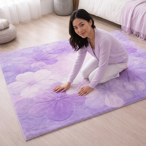 Tapis rectangulaire violet à motifs floraux en microfibre rembourré pour chambre à coucher - Product Image 1