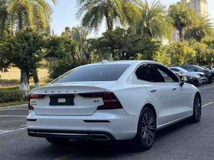 <span class=keywords><strong>Volvo</strong></span> <span class=keywords><strong>S60</strong></span> d'occasion <span class=keywords><strong>2022</strong></span>, berline de luxe intermédiaire, B4 Inscription Luxury FWD 7AT 48V Mild Hybrid, sûre et confortable - Product Image 5