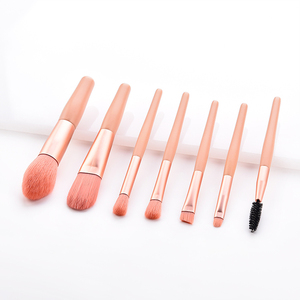 New <span class=keywords><strong>Beauty</strong></span> Essentials Cosmetic Tool ODM Nude Pink Professional 7PCs Juego de brochas de maquillaje Mimo de viaje con mango corto con estuche cosmético - Product Image 2