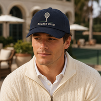 Casquette Dad Cap en coton lavé à marque privée, couronne souple classique, broderie patch tennis, réglable, idéale pour les cadeaux de villégiature, prête à l'emploi pour les détaillants de voyage
