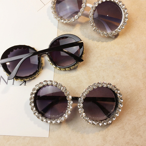 <span class=keywords><strong>Occhiali</strong></span> da sole Vintage di lusso Feminino con strass <span class=keywords><strong>occhiali</strong></span> da sole rotondi triangolari da <span class=keywords><strong>discoteca</strong></span> femminili oversize - Product Image 2