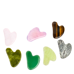 Guasha Rosenquarz-Jade-Stein Dreidimensionales Liebesherz Individuell Gravierter Gesichtstherapie-Massager Rosa Schabewerkzeuge - Product Image 2