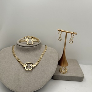 Sming Fashion 4pcs Schmuck Set Bären förmiger Anhänger 18 Karat vergoldet nicht trüben 316L Edelstahl Berühmter Designers chmuck