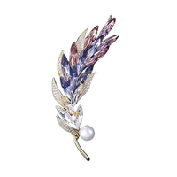 Broches en alliage plaqué cristal, motif floral et animalier, style luxe léger, recommandées pour femmes et enfants, cadeau d'anniversaire de mariage 2026