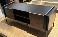 Mueble de TV de Madera al por Mayor con Patas Metálicas, Soporte de TV Moderno para Sala de Estar, Vitrina