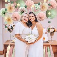 Décorations de fête prénuptiale rose poudré et vert sauge, éventails beiges bohèmes et pompons avec guirlande à pampilles pour enterrement de vie de jeune fille