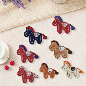 Patchs brodés en forme de cheval, adhésifs double face, pour vêtements, chapeaux, étuis de téléphone, fabrication personnalisée à partir d'échantillons - Product Image 1