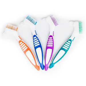 Spazzola <span class=keywords><strong>per</strong></span> denti finti di vendita calda doppia testina in Nylon <span class=keywords><strong>dentiere</strong></span> dentali portatili <span class=keywords><strong>spazzolino</strong></span> da denti <span class=keywords><strong>per</strong></span> allineatori - Product Image 1